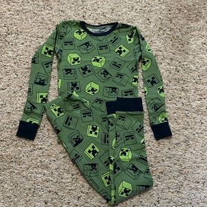 Boys Minecraft snug fit pajamas. Size 8